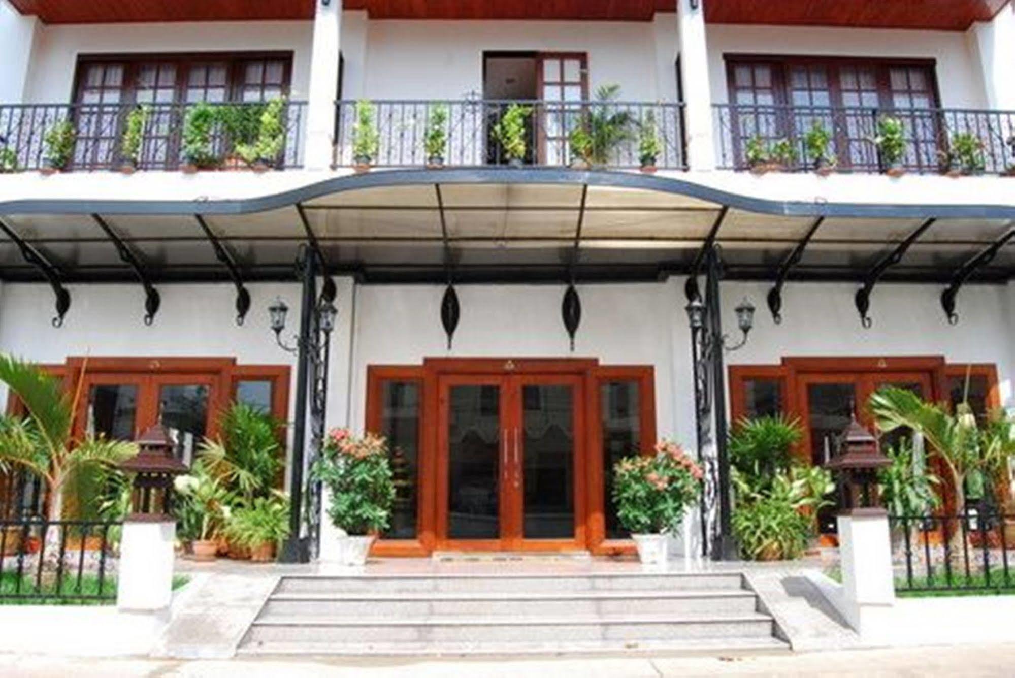Vayakorn Inn Vientiane Buitenkant foto