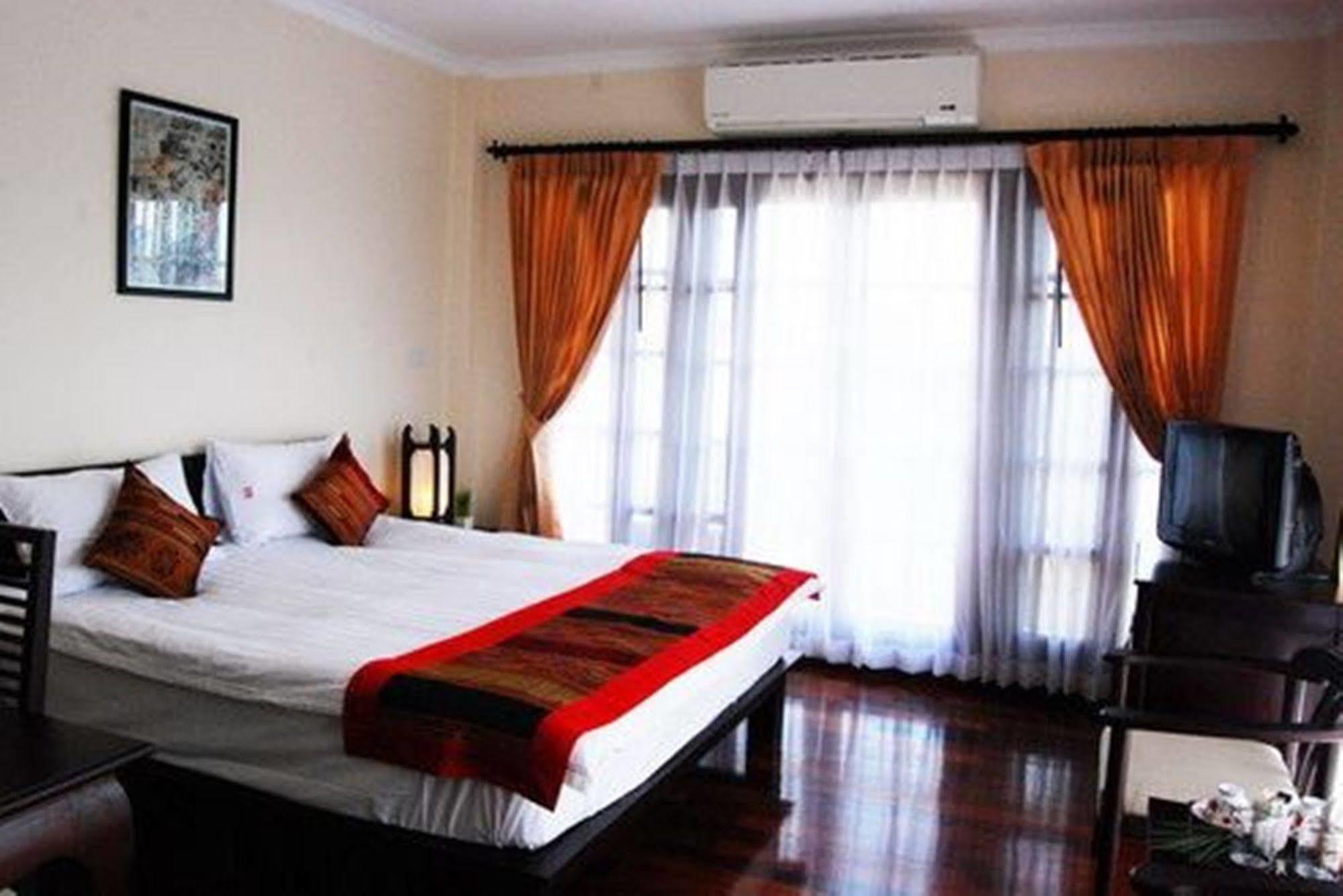Vayakorn Inn Vientiane Buitenkant foto