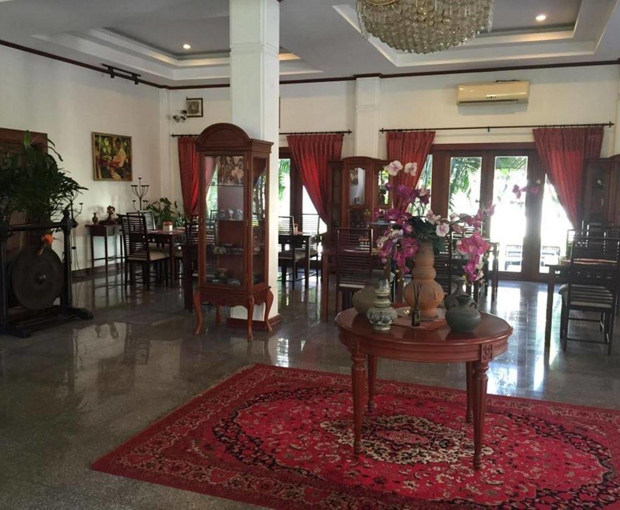 Vayakorn Inn Vientiane Buitenkant foto