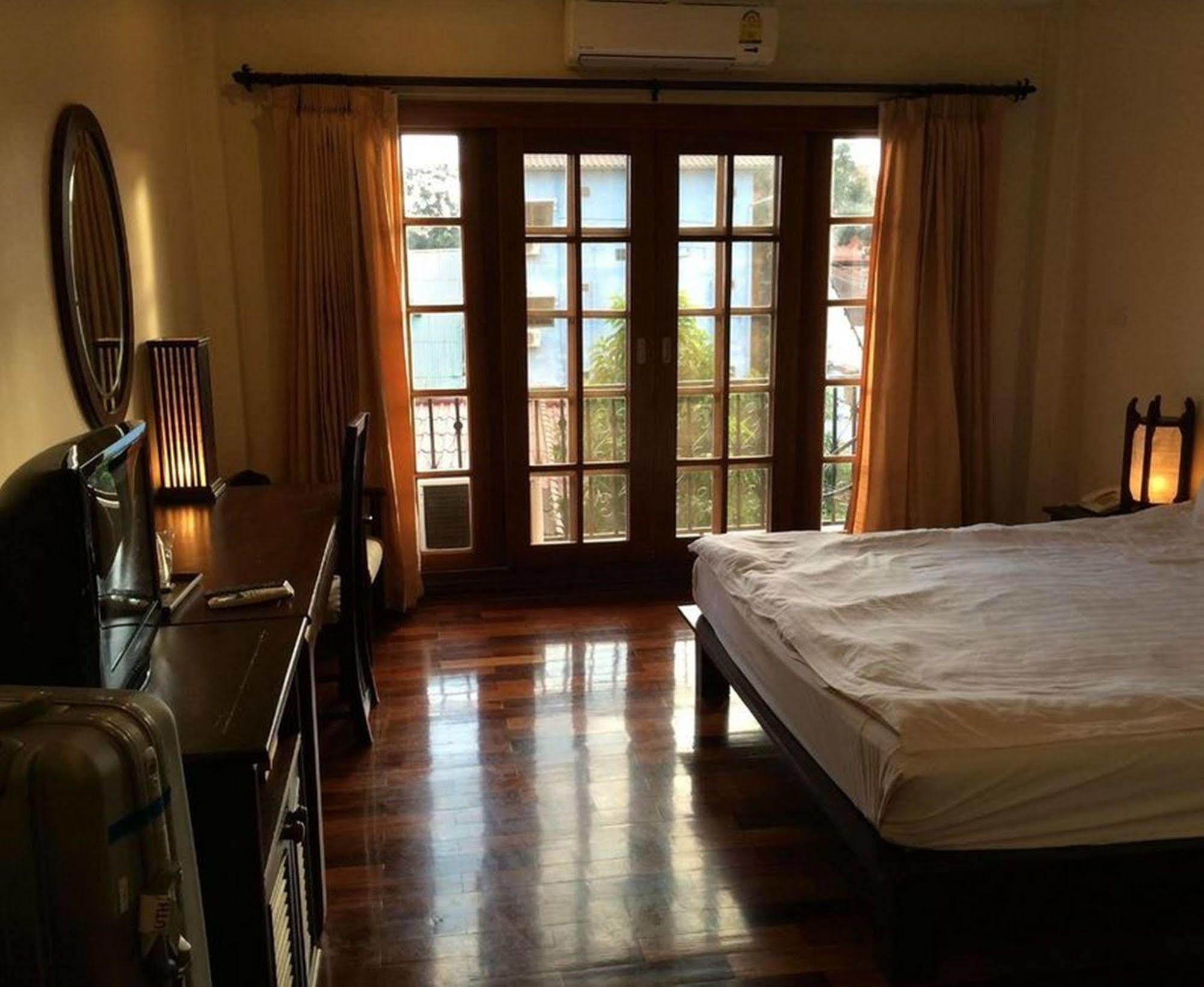 Vayakorn Inn Vientiane Buitenkant foto