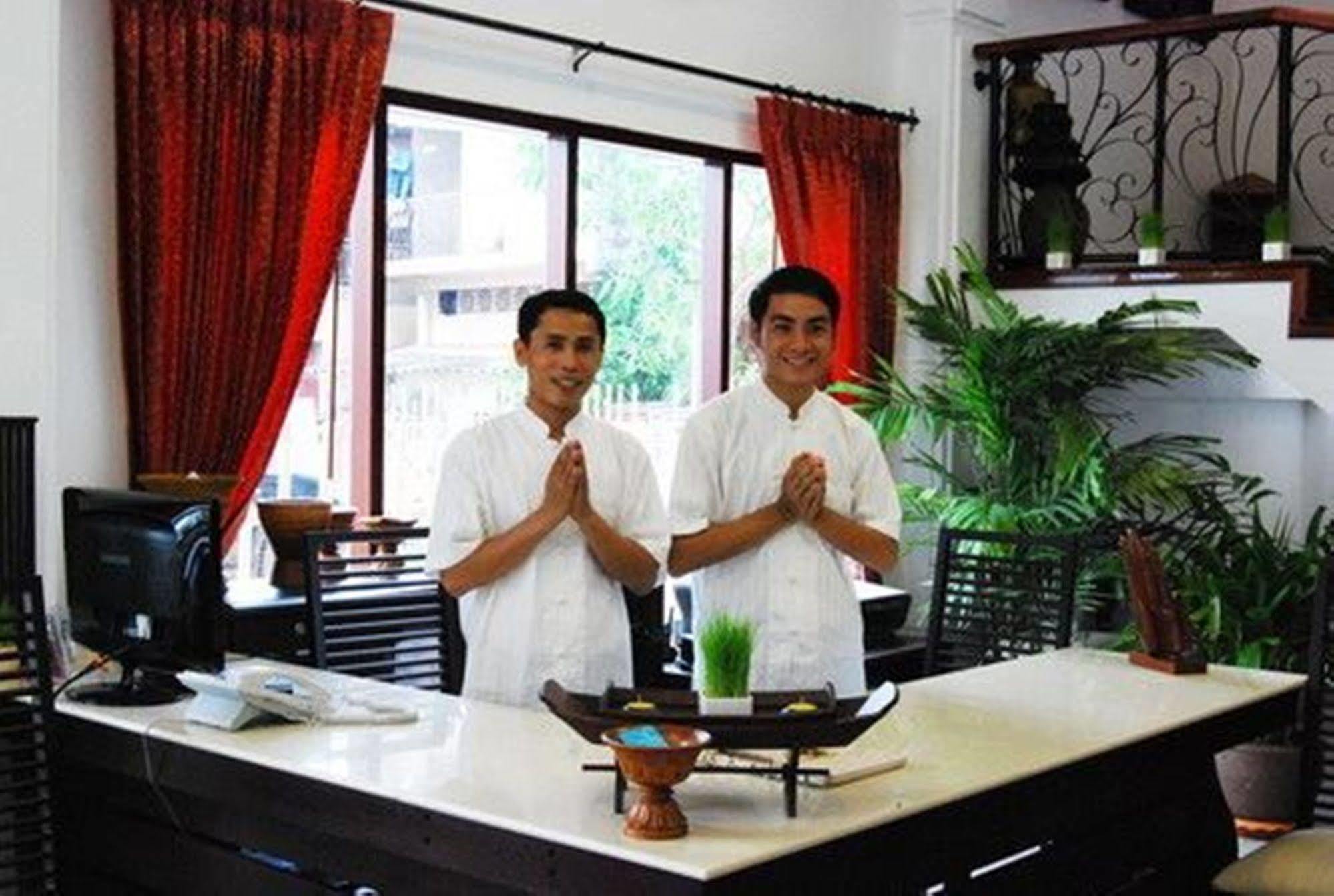 Vayakorn Inn Vientiane Buitenkant foto