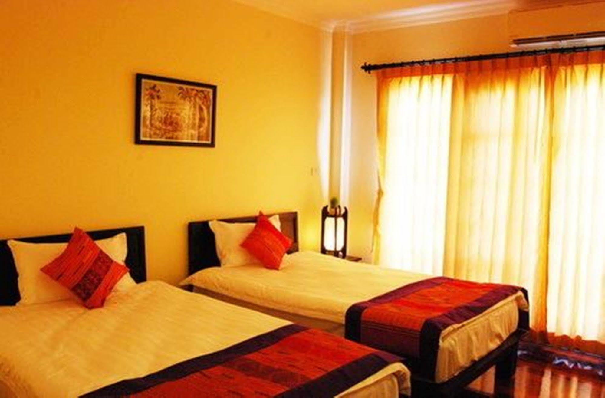Vayakorn Inn Vientiane Buitenkant foto