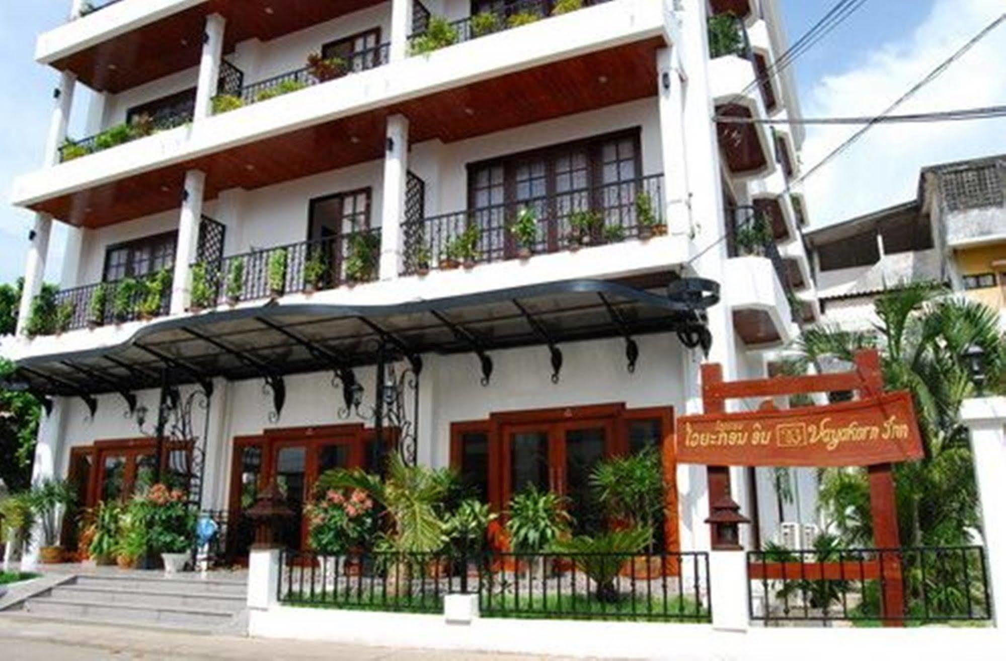 Vayakorn Inn Vientiane Buitenkant foto